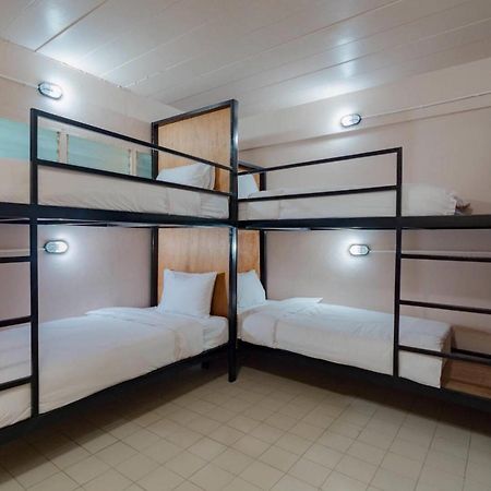 Bed At Beach Hostel Пхукет Экстерьер фото