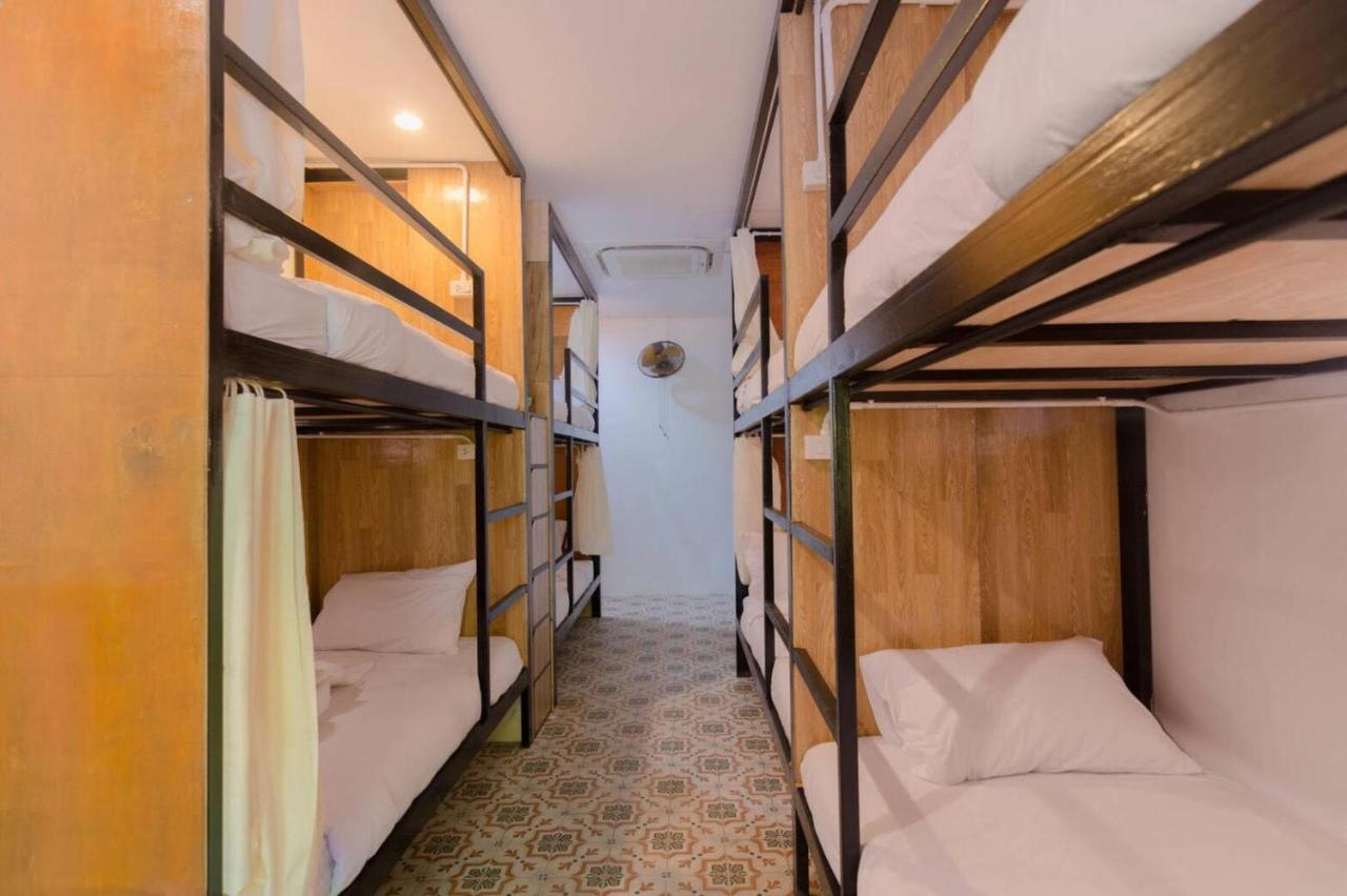 Bed At Beach Hostel Пхукет Экстерьер фото